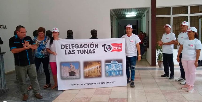 Abanderan delegación de Las Tunas al X Congreso de los CDR 2