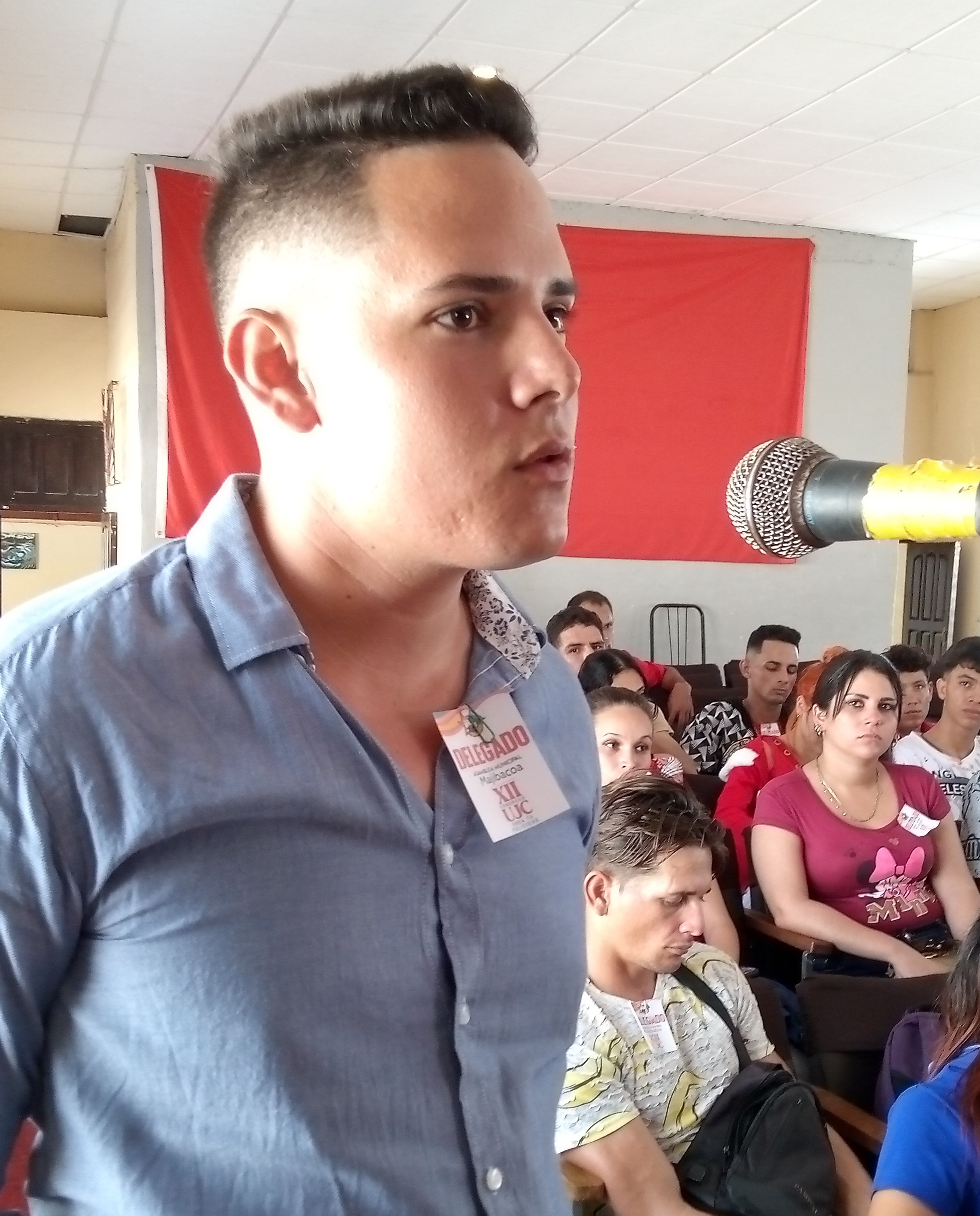 Alexander Morales Batista joven trabajador del sector azucarero